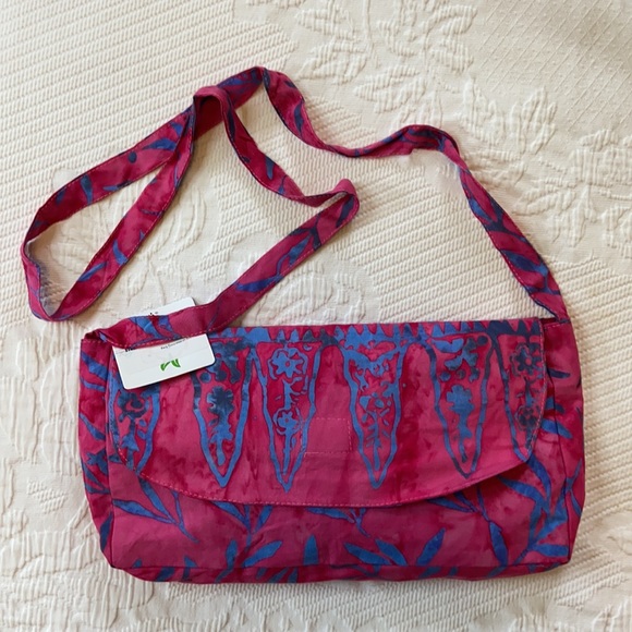 Batik Bali Handbags - Batik Bali bag/purse & sarong combo NWT, pink/blue
